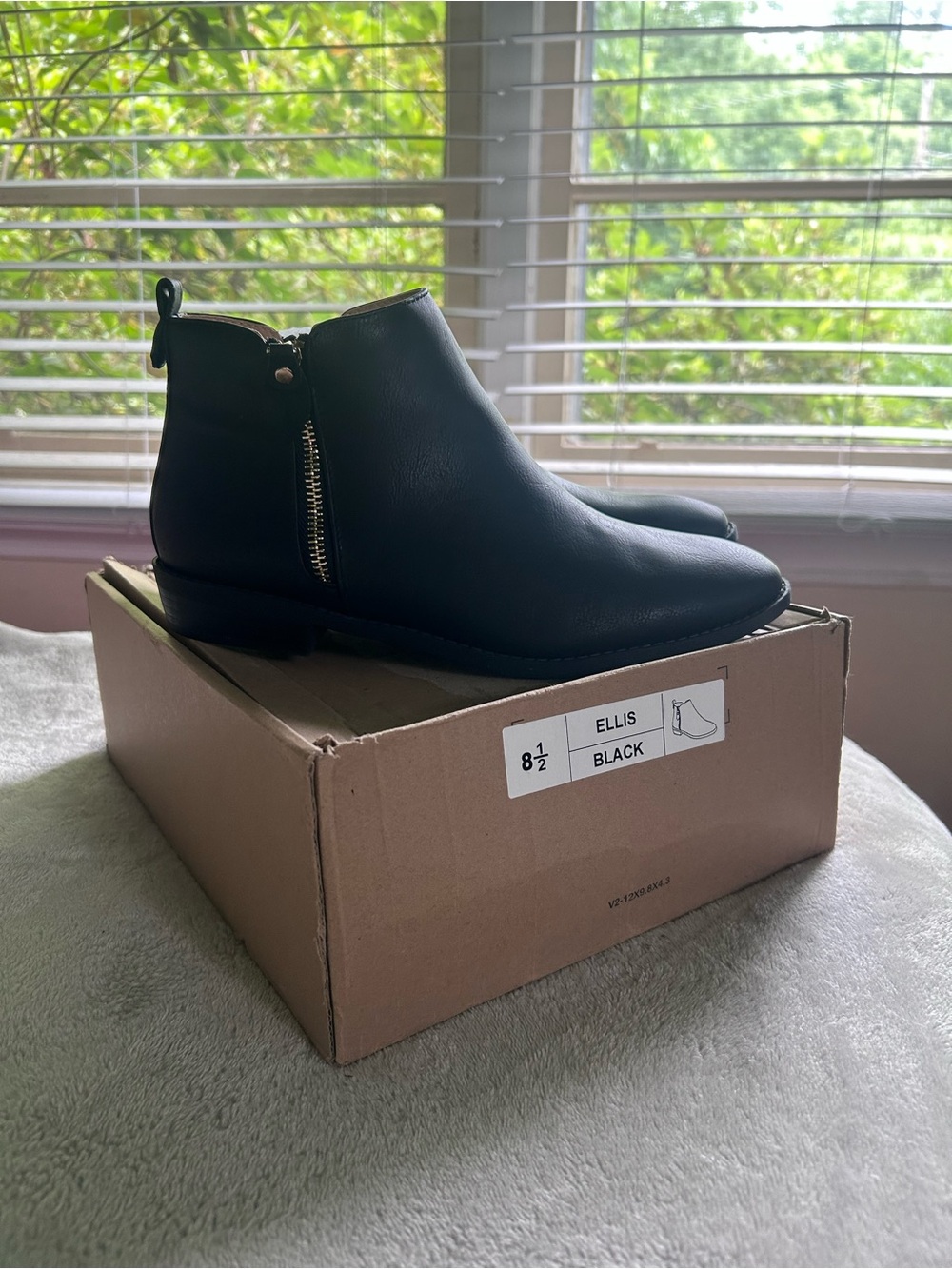 NWT women’s booties